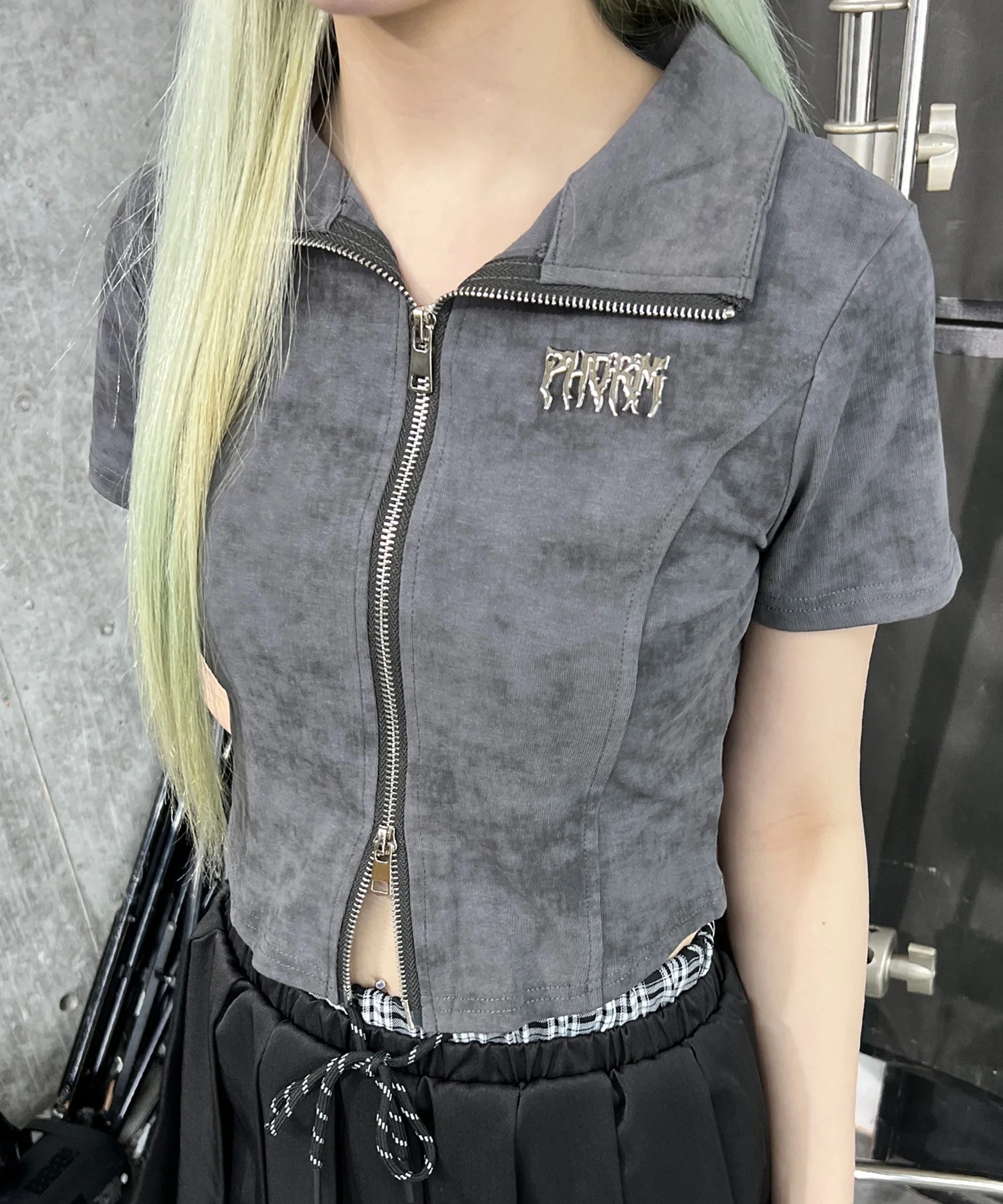 メタルバッジZIP UPトップ