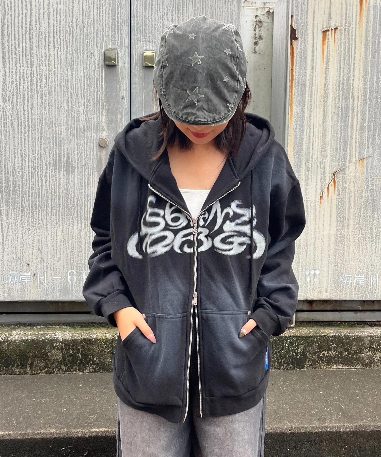 SEQUENZ ロゴフェードZIPパーカー - Image 10