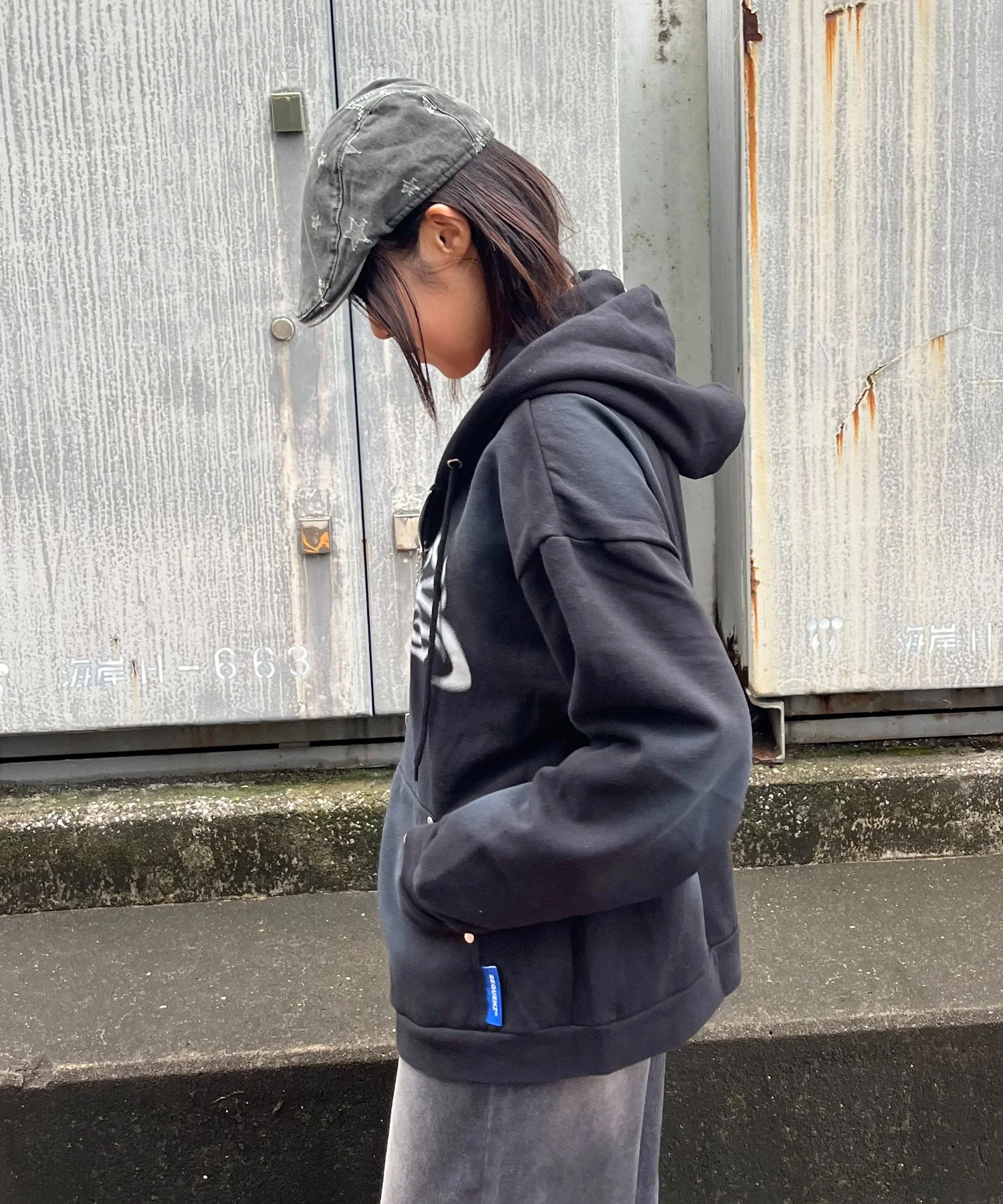 SEQUENZ ロゴフェードZIPパーカー - Image 11