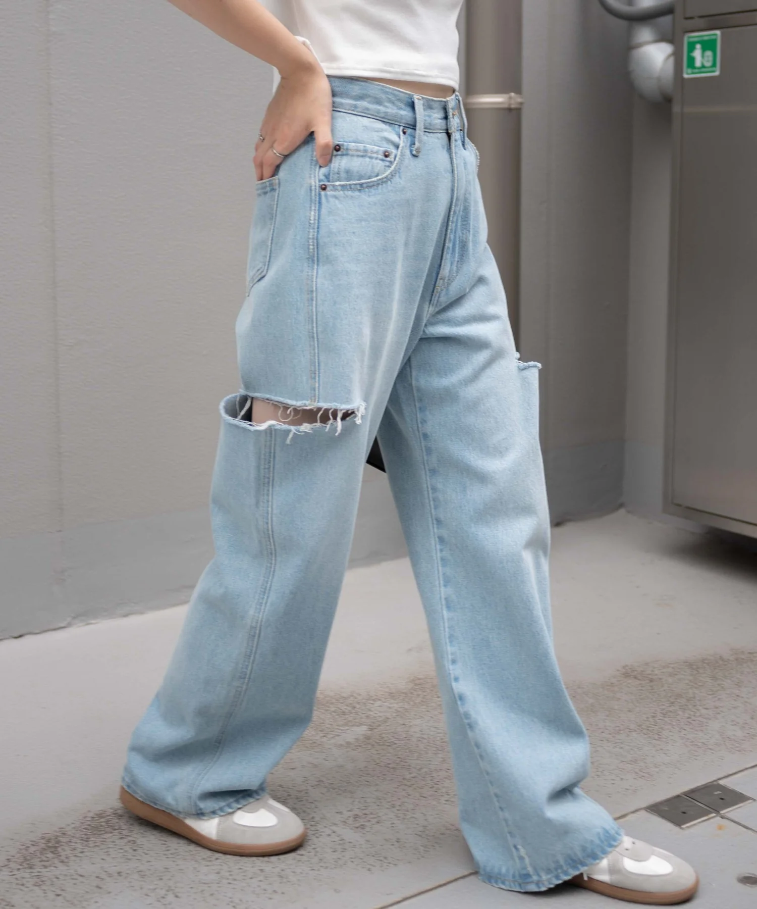サイドスリットデニムストレートパンツ