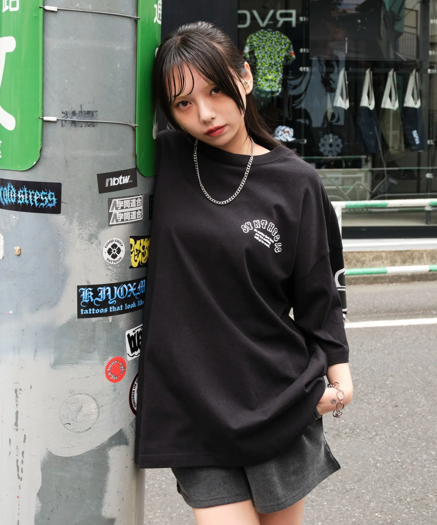 アクセ付きストレートロゴT(SS) - Image 32