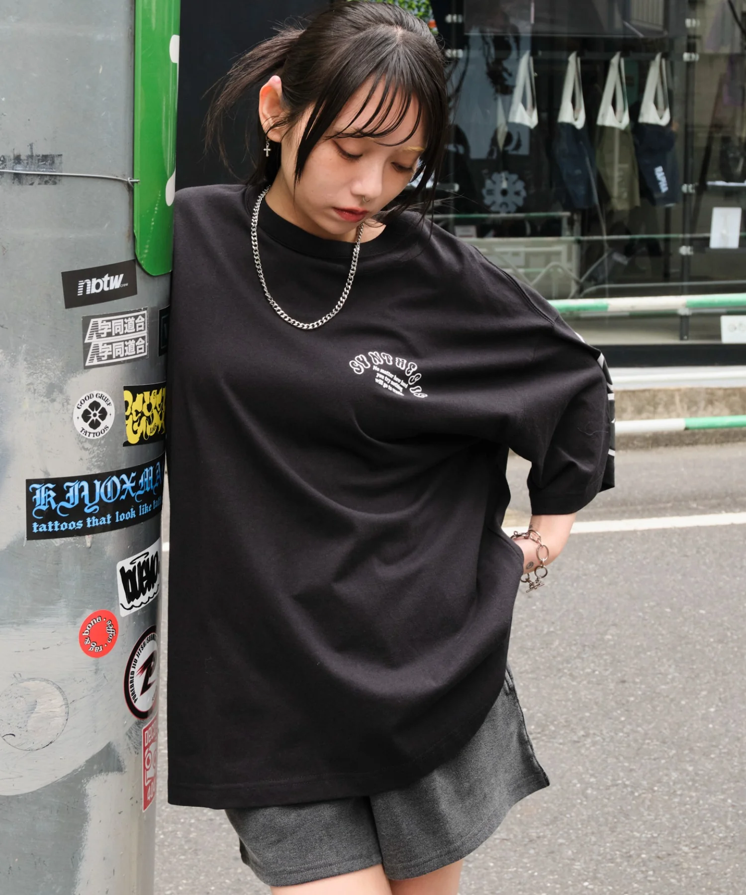 アクセ付きストレートロゴT(SS) - Image 33
