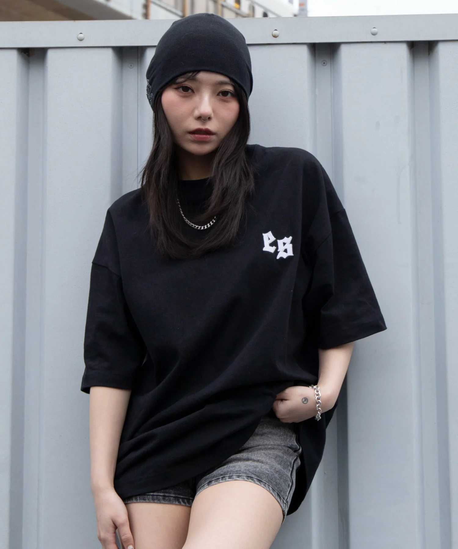 アクセ付きストレートライングラフィックT（SS） - Image 2
