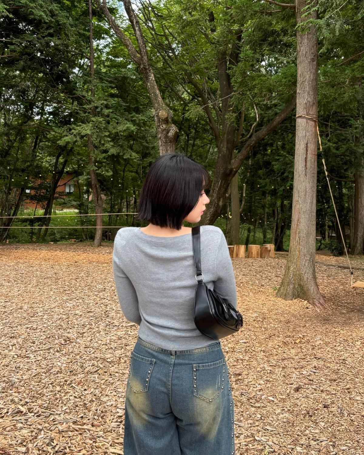ネックデザインニット - Image 3