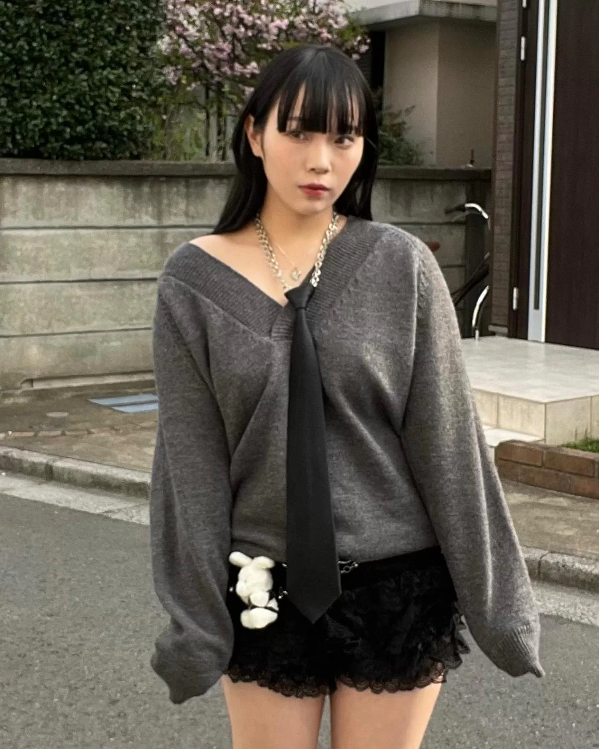 Vネックニットプルオーバー